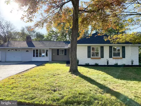 48 Hepburn Ln, Willingboro, NJ 08046