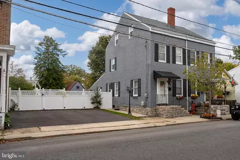 41 Elizabeth St, Bordentown, NJ 08505