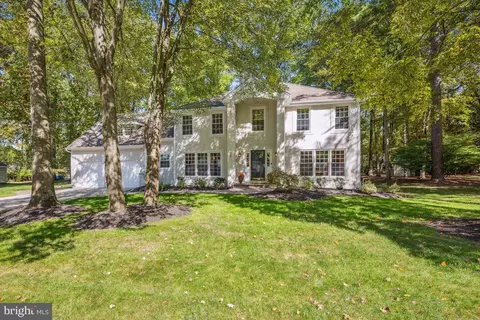 125 Bentley Dr, Mount Laurel, NJ 08054