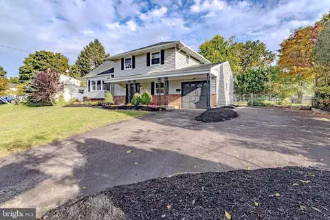 18 Ridgewood Ave, Delran, NJ 08075