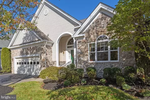 65 Huxley Cir, Marlton, NJ 08053