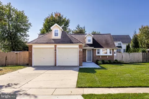 28 Birchwood Dr, Marlton, NJ 08053