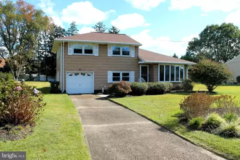 122 Handler Dr, Burlington, NJ 08016