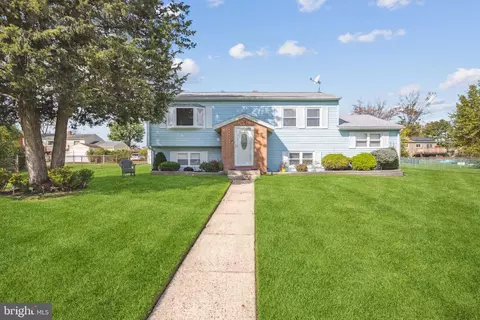 237 College Dr, Pemberton, NJ 08068