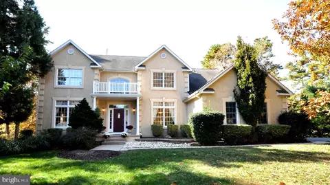 8 Dufton Dr, Medford, NJ 08055