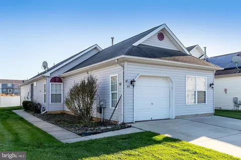 49 Forrestal Dr, Edgewater Park, NJ 08010