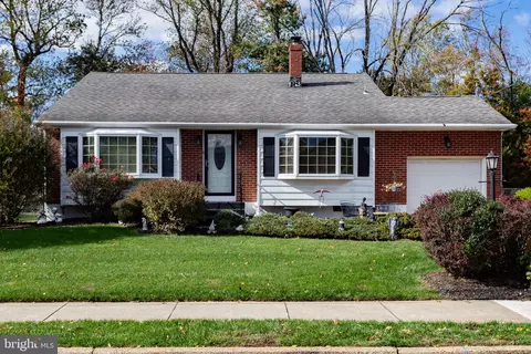 28 Landon Dr, Bordentown, NJ 08505