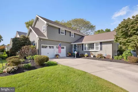 614 Norwood Rd, Mount Laurel, NJ 08054