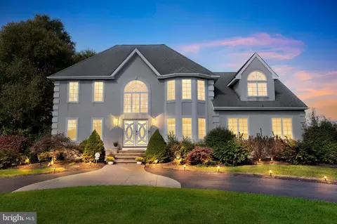 203 Fox Chase Dr, Southampton, NJ 08088