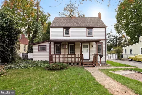 880 Bridgeboro St, Delran, NJ 08075
