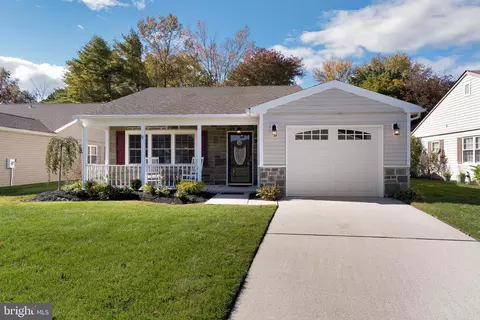 27 Andover Ct, Southampton, NJ 08088