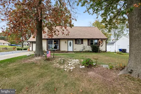 222 Tenby Chase Dr, Delran, NJ 08075