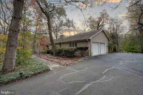 10 Laurel Dr, Wrightstown, NJ 08562