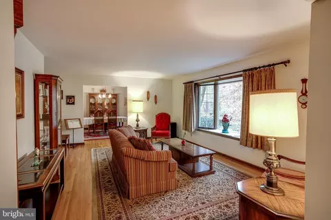 10 Laurel Dr, Wrightstown, NJ 08562 photo 4