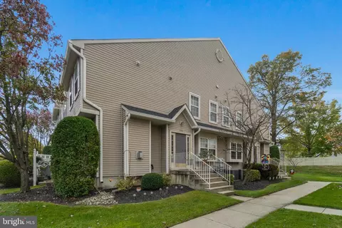 502 Coventry Way, Mount Laurel, NJ 08054