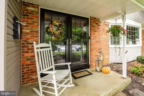 818 Braddock Ter, Mount Laurel, NJ 08054
