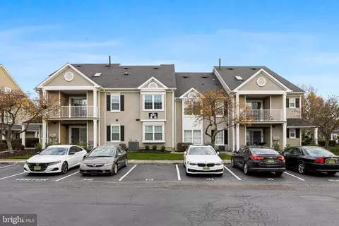 804 B Saxony Dr, Mount Laurel, NJ 08054