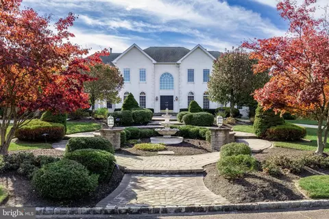 713 Bentley Ct, Moorestown, NJ 08057