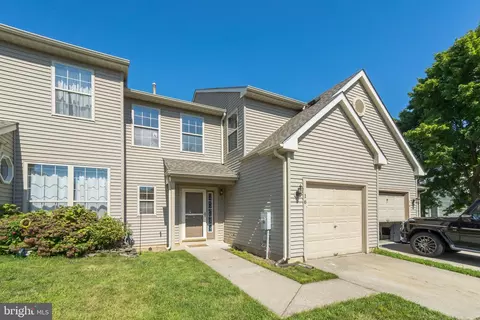 16 Woodcrest Ln, Delran, NJ 08075