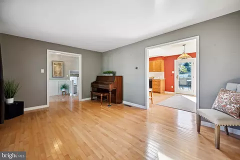 203 Yardley Rd, Delran, NJ 08075 photo 5