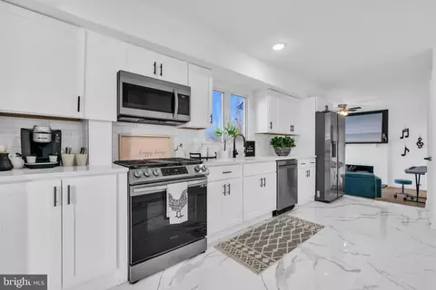 702 Wood Ln, Cinnaminson, NJ 08077
