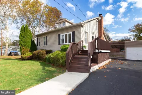 303 S Lippincott Ave, Maple Shade, NJ 08052
