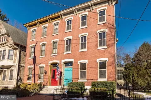 31 W Union St, Burlington, NJ 08016