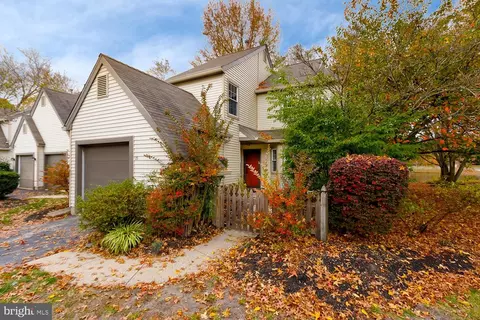 25 Woodlake Dr, Marlton, NJ 08053