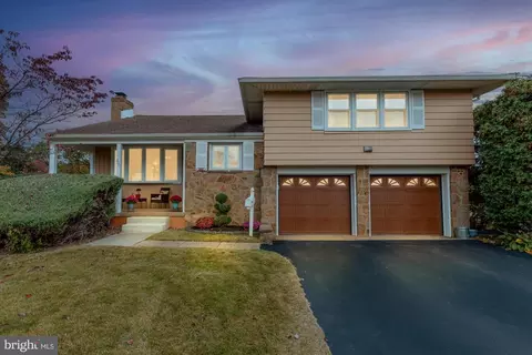 800 Hilltop Rd, Cinnaminson, NJ 08077
