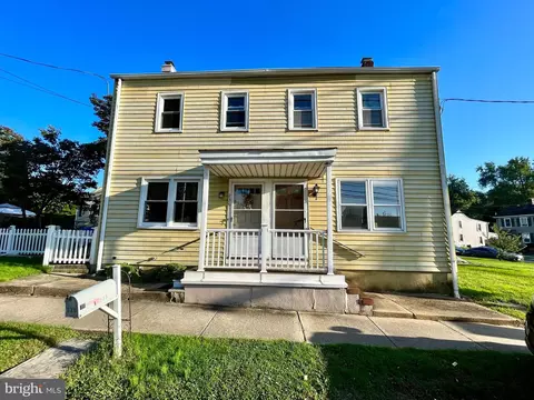 234 4th St, Bordentown, NJ 08505