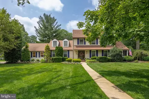 107 N Riding Dr, Moorestown, NJ 08057
