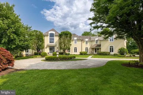 42 Landing Ct, Moorestown, NJ 08057