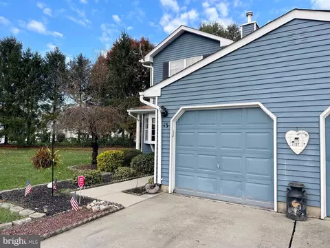 13 Gloucester Ct, Bordentown, NJ 08505
