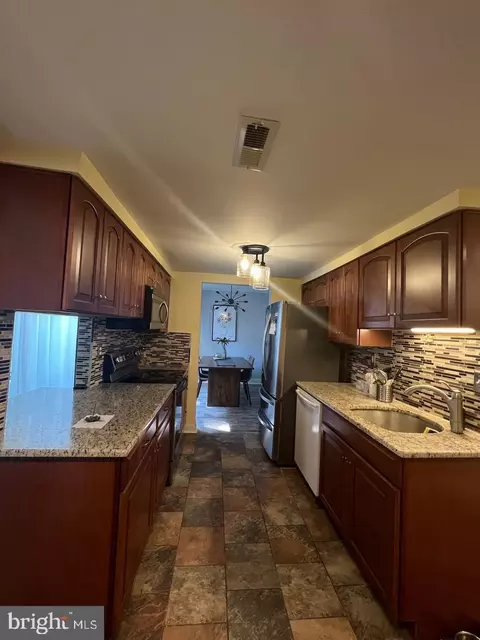 176 Cypress Ct, Marlton, NJ 08053