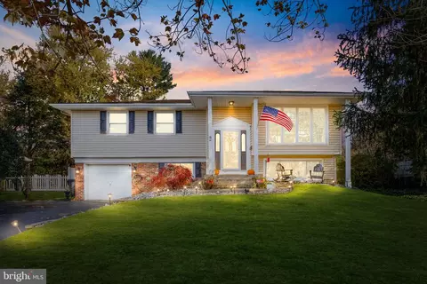 9 Auburn Dr, Delran, NJ 08075