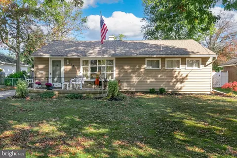 14 Hemsing Dr, Lumberton, NJ 08048