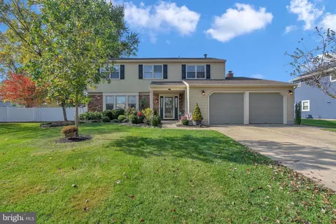 108 Peachfield Ct, Marlton, NJ 08053