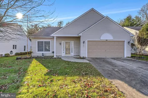12 Wagon Wheel Ln, Columbus, NJ 08022