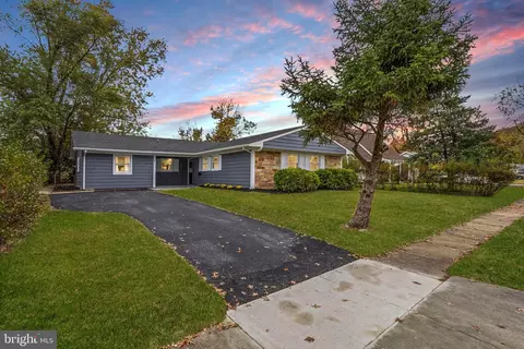 15 Galaxy Ln, Willingboro, NJ 08046
