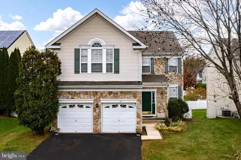 19 Coventry Ter, Columbus, NJ 08022
