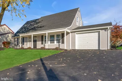 10 Hampshire Ln, Willingboro, NJ 08046