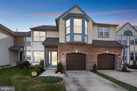 6 Summerhill Ln, Medford, NJ 08055