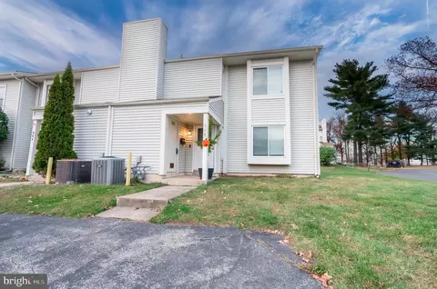 208 Deerpark Ct, Marlton, NJ 08053