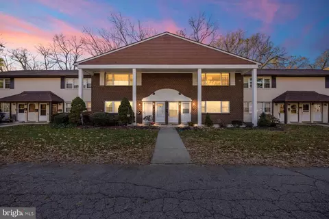 810 N Forklanding Rd #212, Maple Shade, NJ 08052