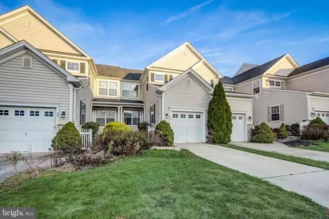 36 Spinnaker Dr, Mount Laurel, NJ 08054