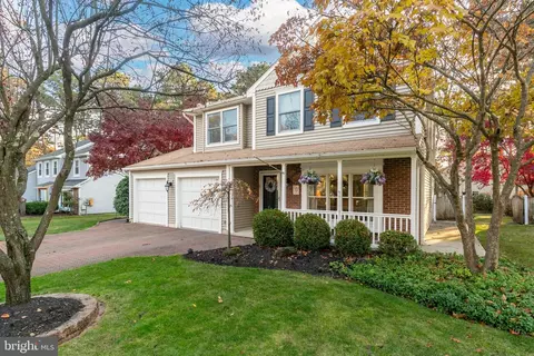 2 Beacon Hill Ct, Marlton, NJ 08053