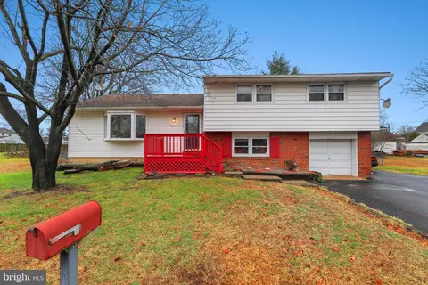 1728 Adams St, Cinnaminson, NJ 08077