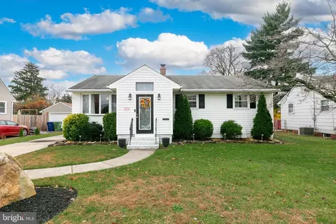 302 W Henry St, Palmyra, NJ 08065