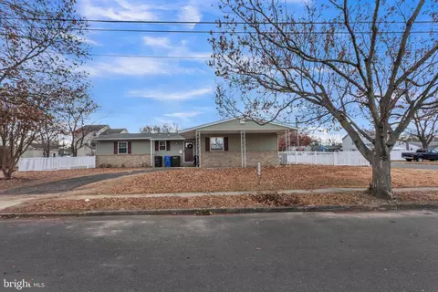 52 W 4th St, Burlington, NJ 08016