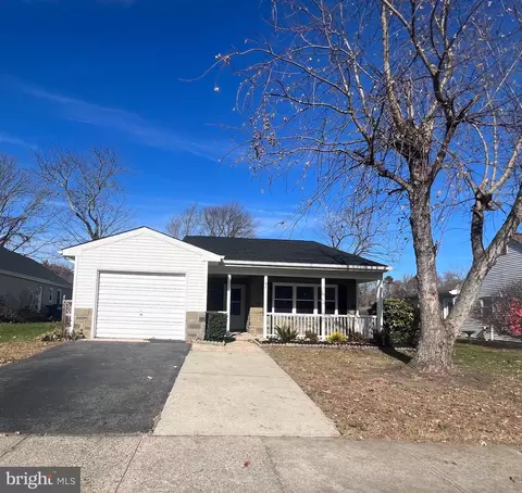 37 Buckingham Dr, Southampton, NJ 08088